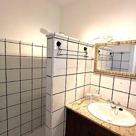 Corner, A Un Paso De La Playa!